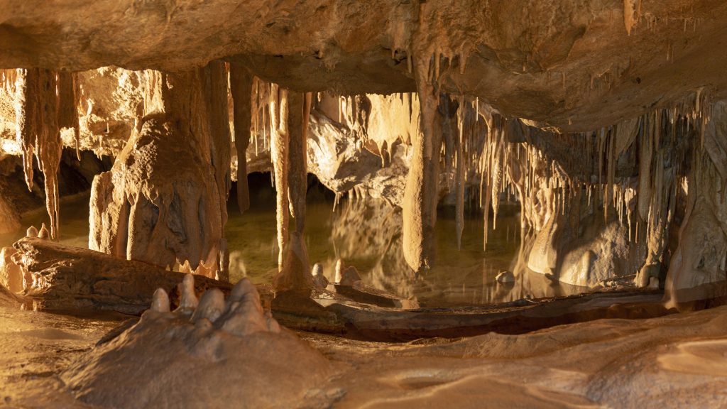 Cueva de Mendukilo en Astiz (Navarra)